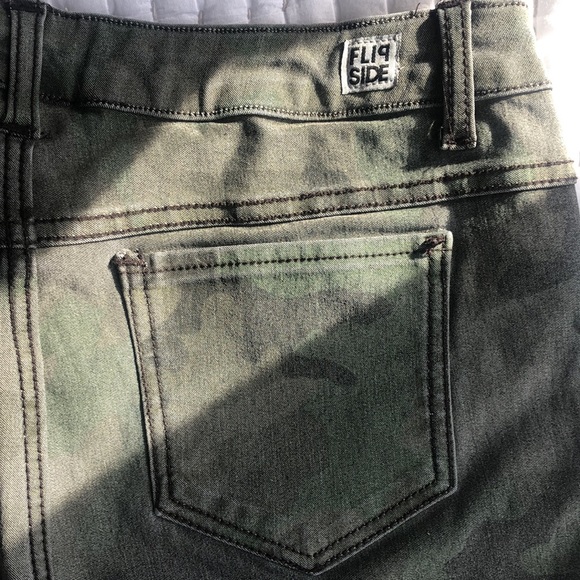 Flip Side Reversible Skinny Jeans - Picture 5 of 9